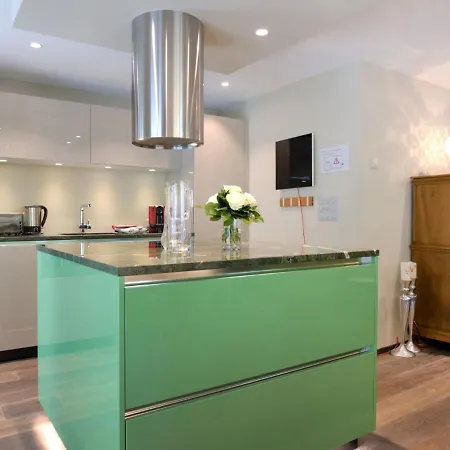 Dione By Interhome צרמט